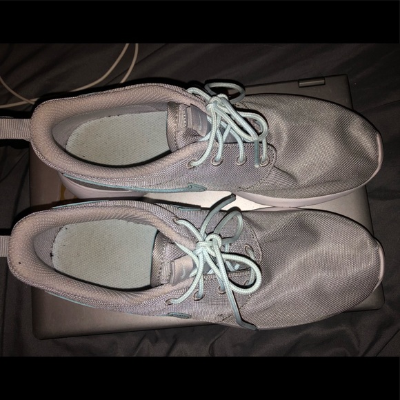 Nike Roshe - Picture 2 of 4